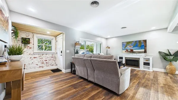 $3,400 | 101 North Mercury Avenue, Clearwater, FL 33765