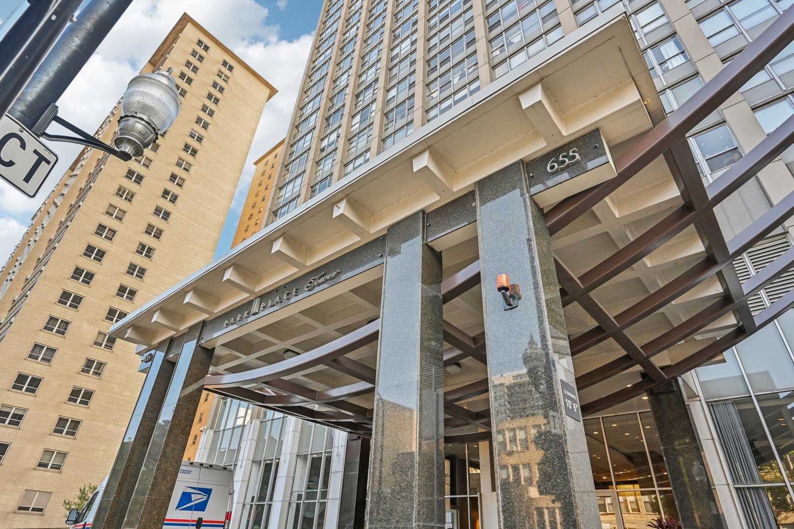 655 West Irving Park Road, Unit 5306 Chicago, IL 60613 - Photo 3 of 36