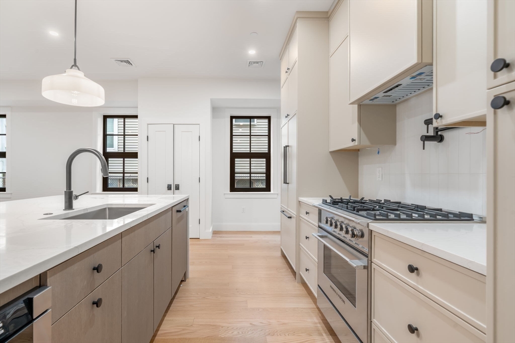 33 Pearl Street, Unit 1 Boston, MA 02125 - Photo 4 of 22