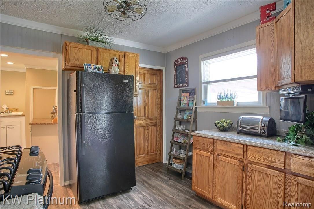 32560 Sutton Road New Baltimore, MI 48047 - Photo 7 of 35 Kitchen_2nd_View.jpg