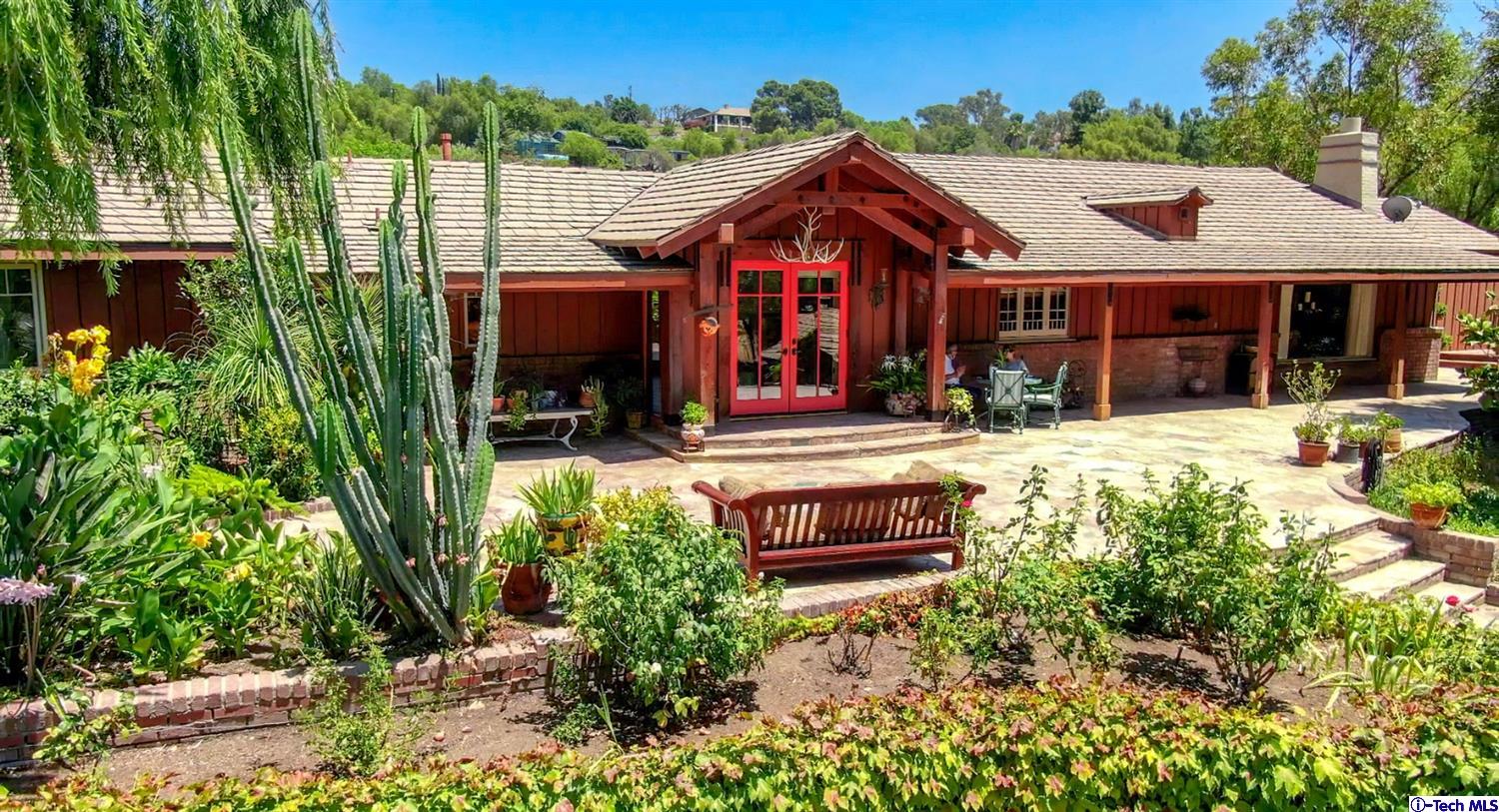 10330 McBroom Street Sunland, CA 91040 - Photo 11 of 66