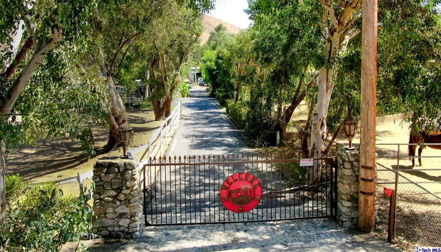 10330 McBroom Street Sunland, CA 91040 - Photo 14 of 66