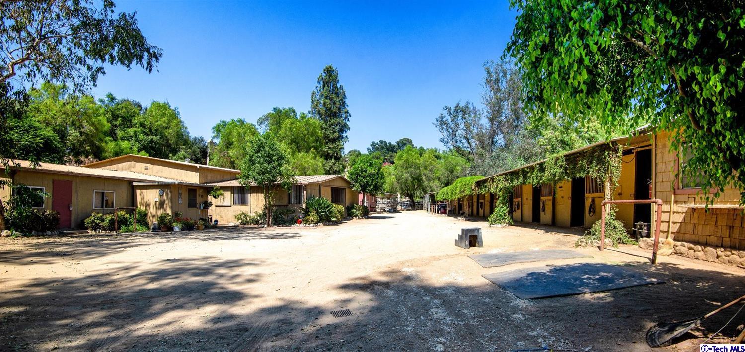 10330 McBroom Street Sunland, CA 91040 - Photo 17 of 66