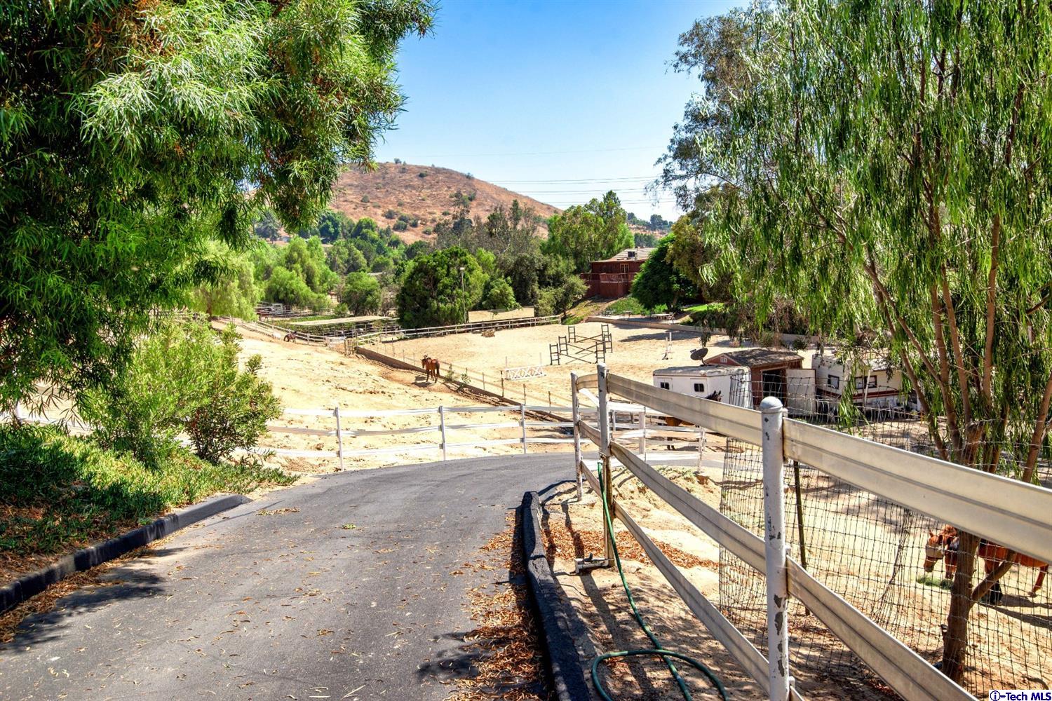 10330 McBroom Street Sunland, CA 91040 - Photo 18 of 66