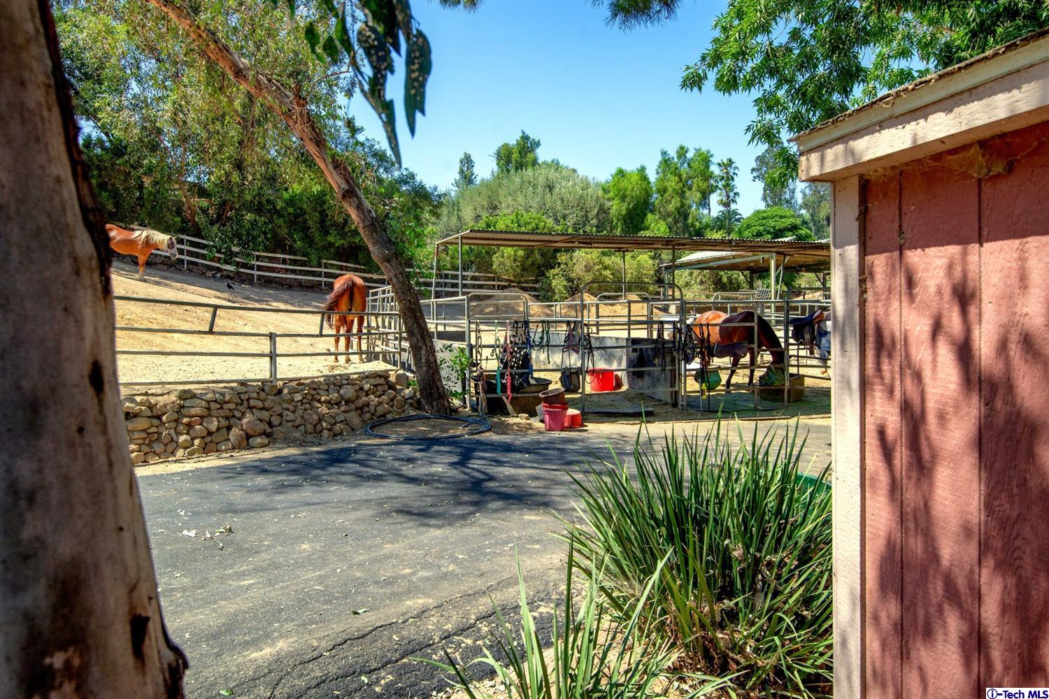 10330 McBroom Street Sunland, CA 91040 - Photo 19 of 66