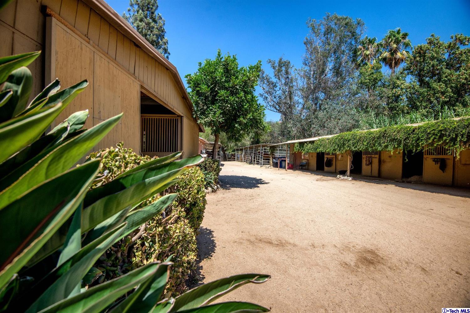 10330 McBroom Street Sunland, CA 91040 - Photo 24 of 66