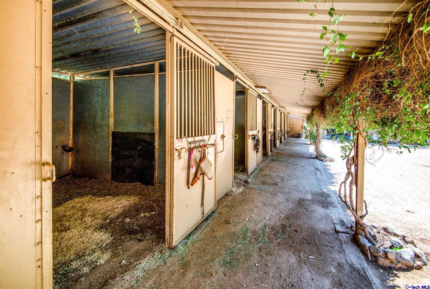 10330 McBroom Street Sunland, CA 91040 - Photo 27 of 66