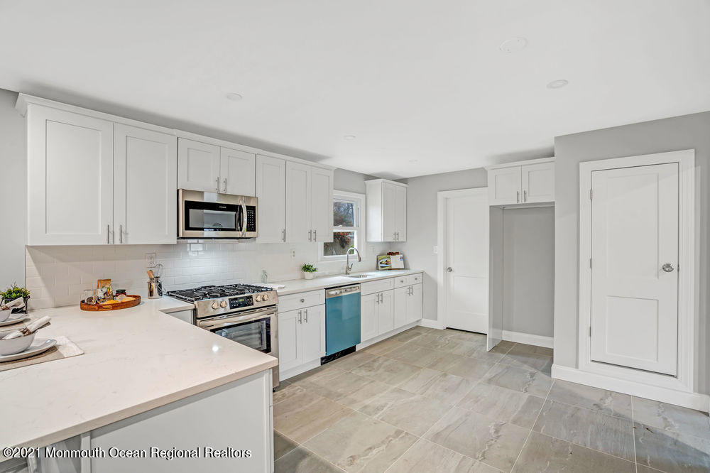 277 Harmony Road Middletown, NJ 07748 - Photo 5 of 33 015_dsc08135_6_7_8_9