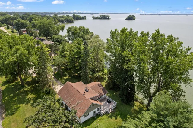 $699,000 | N8283 North McKinley Beach Road, Beaver Dam, WI 53916