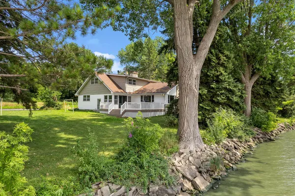 $689,000 | N8283 North McKinley Beach Road, Beaver Dam, WI 53916