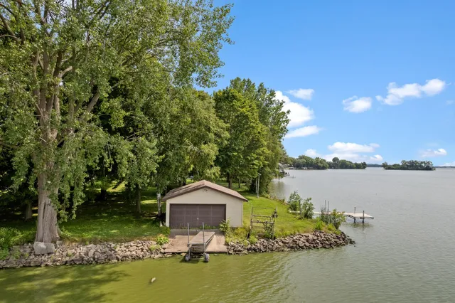 $699,000 | N8283 North McKinley Beach Road, Beaver Dam, WI 53916