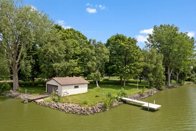$699,000 | N8283 North McKinley Beach Road, Beaver Dam, WI 53916