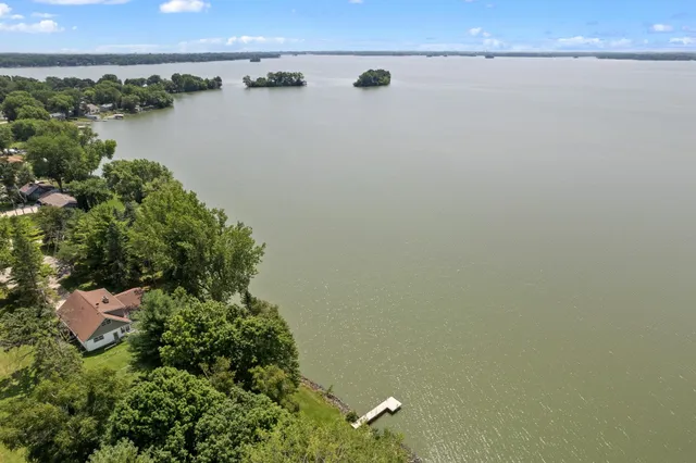 $699,000 | N8283 North McKinley Beach Road, Beaver Dam, WI 53916