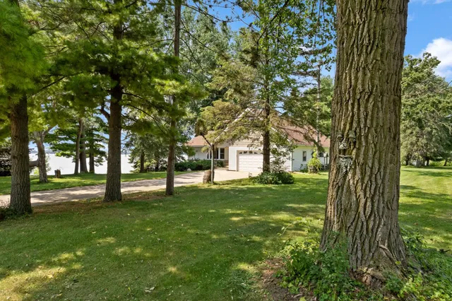 $699,000 | N8283 North McKinley Beach Road, Beaver Dam, WI 53916