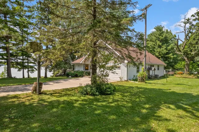 $699,000 | N8283 North McKinley Beach Road, Beaver Dam, WI 53916