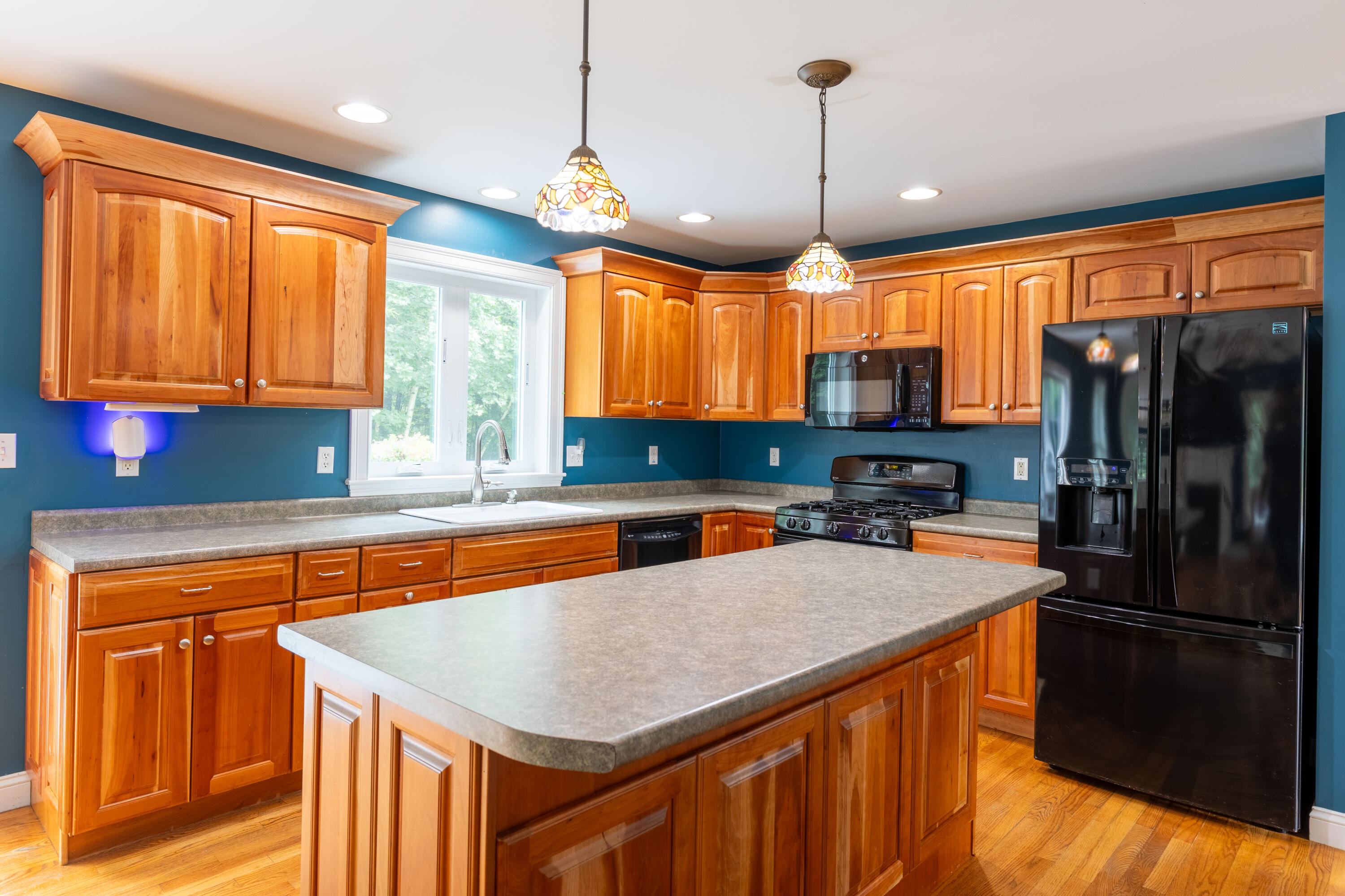 2 Highpointe Circle Kittery, ME 03904 - Photo 8 of 36 9L9A1636-HDR