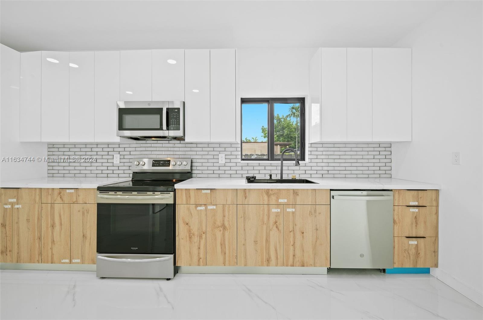 6401 Southwest 38th Street Miami, FL 33155 - Photo 16 of 32 Gallery Image 16