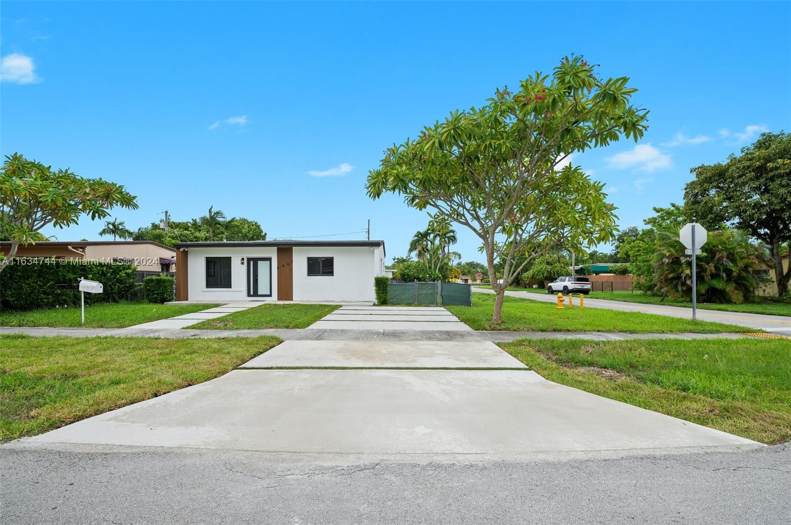 6401 Southwest 38th Street Miami, FL 33155 - Photo 2 of 32 Gallery Image 2