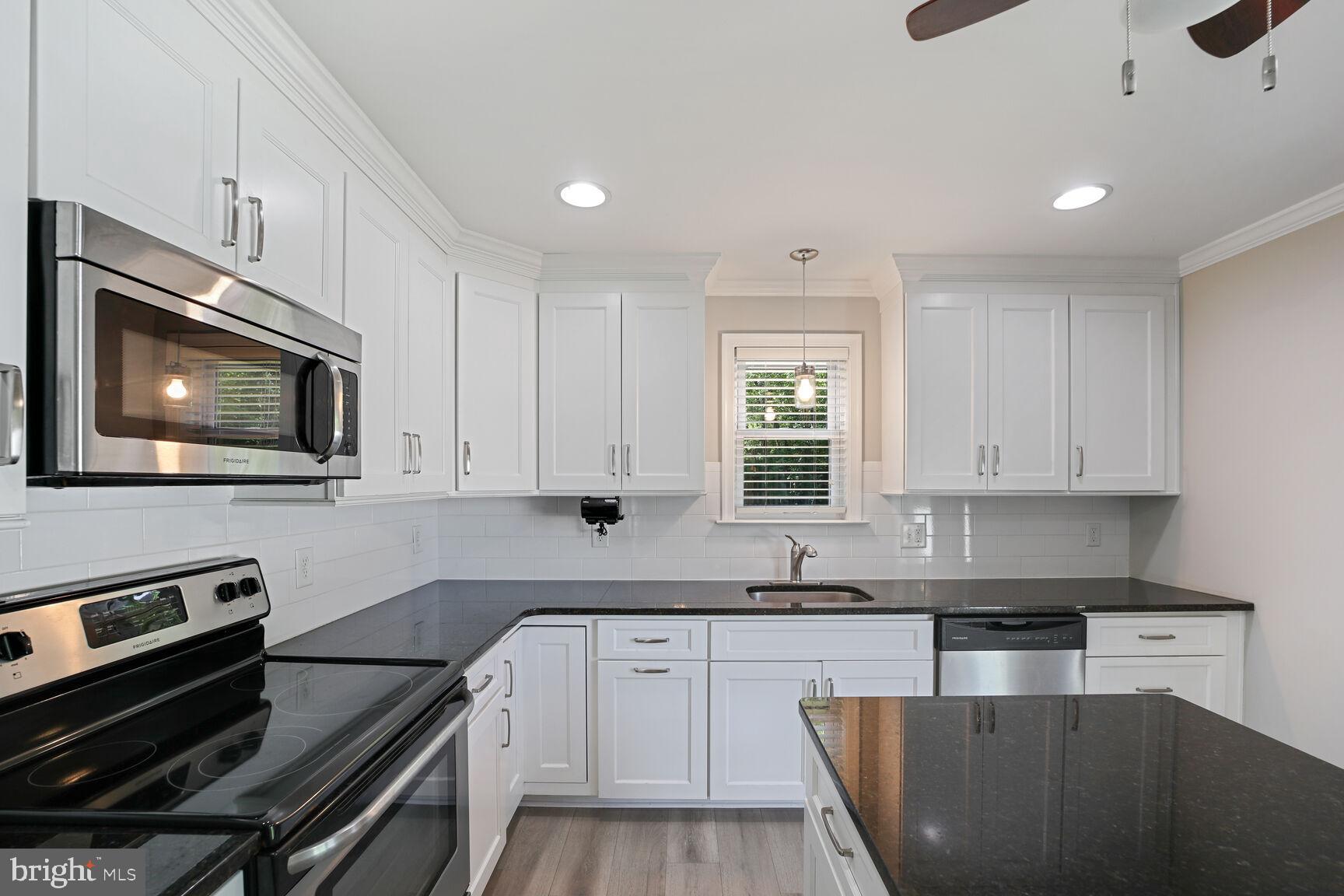 1127 Bradley Road Pasadena, MD 21122 - Photo 7 of 22 kicthen