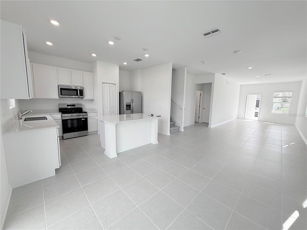 2747 Skyline Loop Kissimmee, FL 34758 - Photo 7 of 28