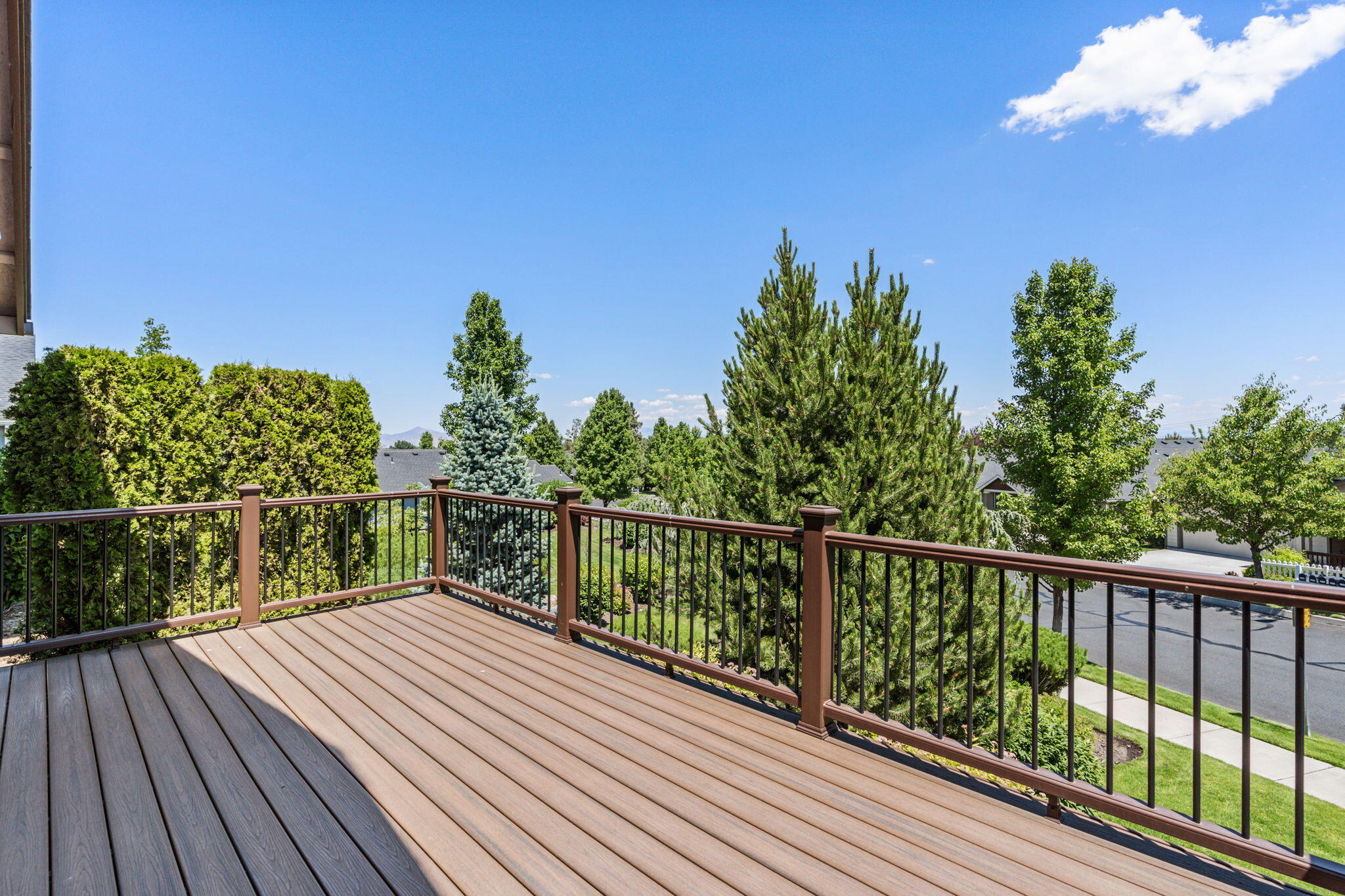 3702 Southwest 30th Street Redmond, OR 97756 - Photo 25 of 28 2023_06_29_3702_sw_30th_st_rdm-26