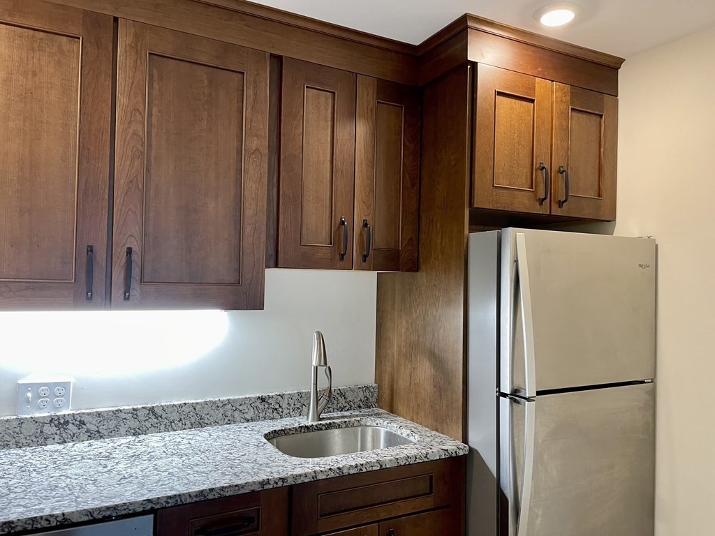 182 Swanson Road, Unit 319 Boxborough, MA 01719 - Photo 9 of 21 Gallery Image 9