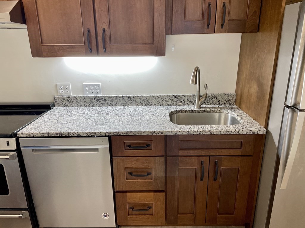 182 Swanson Road, Unit 319 Boxborough, MA 01719 - Photo 10 of 21 Gallery Image 10