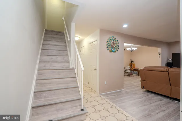 a view of entryway and hall