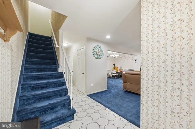 a view of entryway and hall