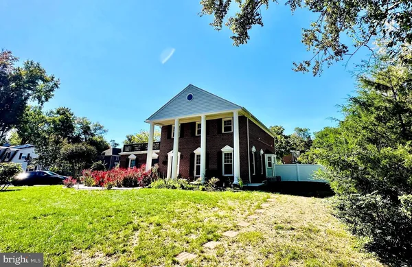 $2,600 | 7428 Mason Lane, Falls Church, VA 22042