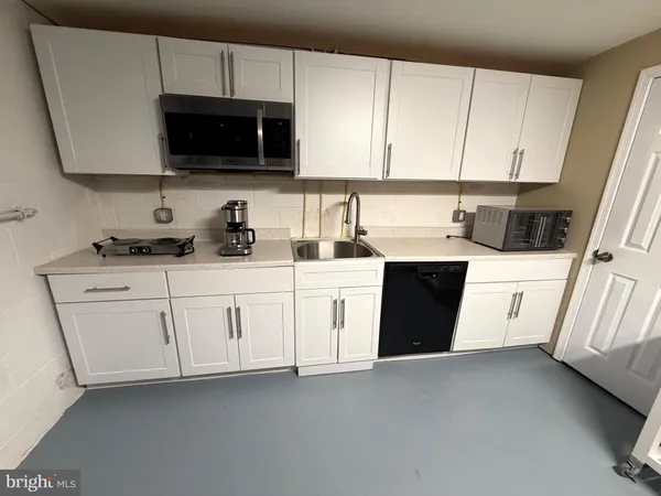 $2,600 | 7428 Mason Lane, Falls Church, VA 22042