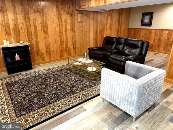 $2,600 | 7428 Mason Lane, Falls Church, VA 22042