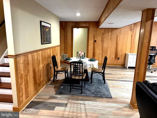 $2,600 | 7428 Mason Lane, Falls Church, VA 22042
