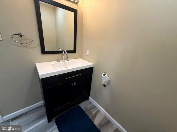 $2,600 | 7428 Mason Lane, Falls Church, VA 22042