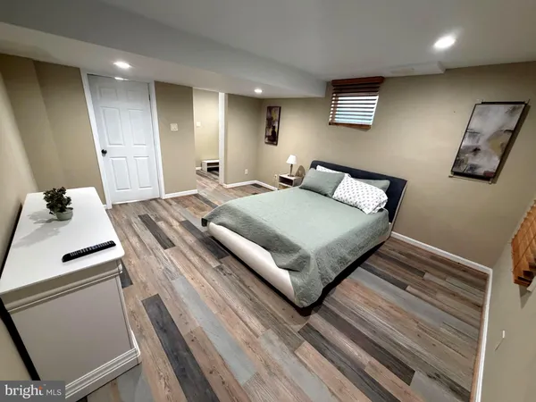 $2,600 | 7428 Mason Lane, Falls Church, VA 22042