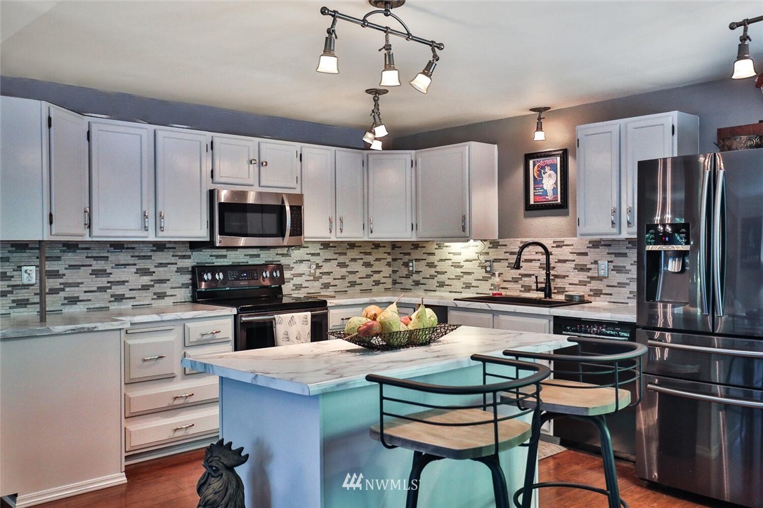 14514 Southeast 165th Place Renton, WA 98058 - Photo 11 of 40 Gallery Image 11