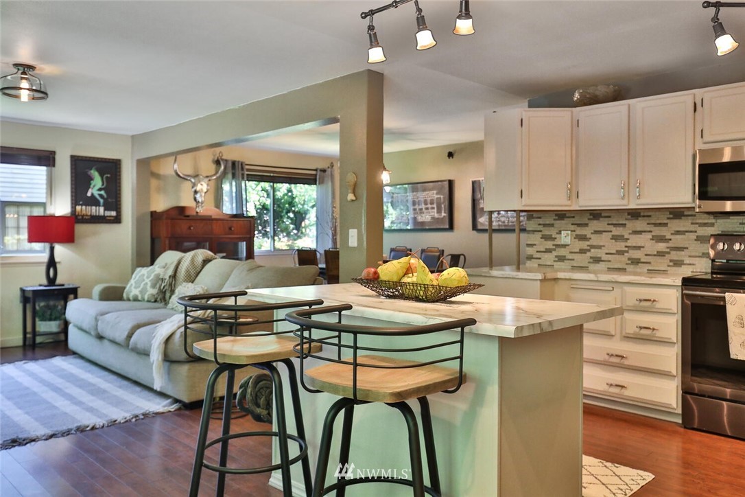 14514 Southeast 165th Place Renton, WA 98058 - Photo 9 of 40 Gallery Image 9