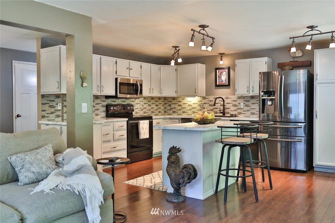 14514 Southeast 165th Place Renton, WA 98058 - Photo 10 of 40 Gallery Image 10