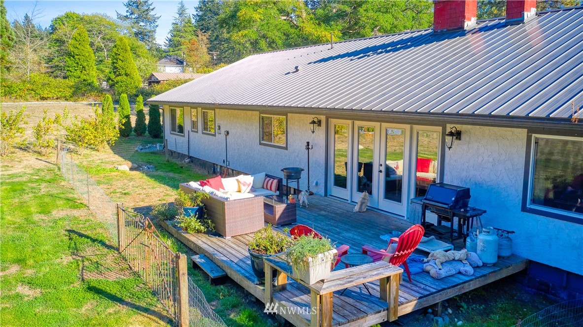 1890 Benson Road Point Roberts, WA 98281 - Photo 5 of 35 a view of an chairs and tables in patio