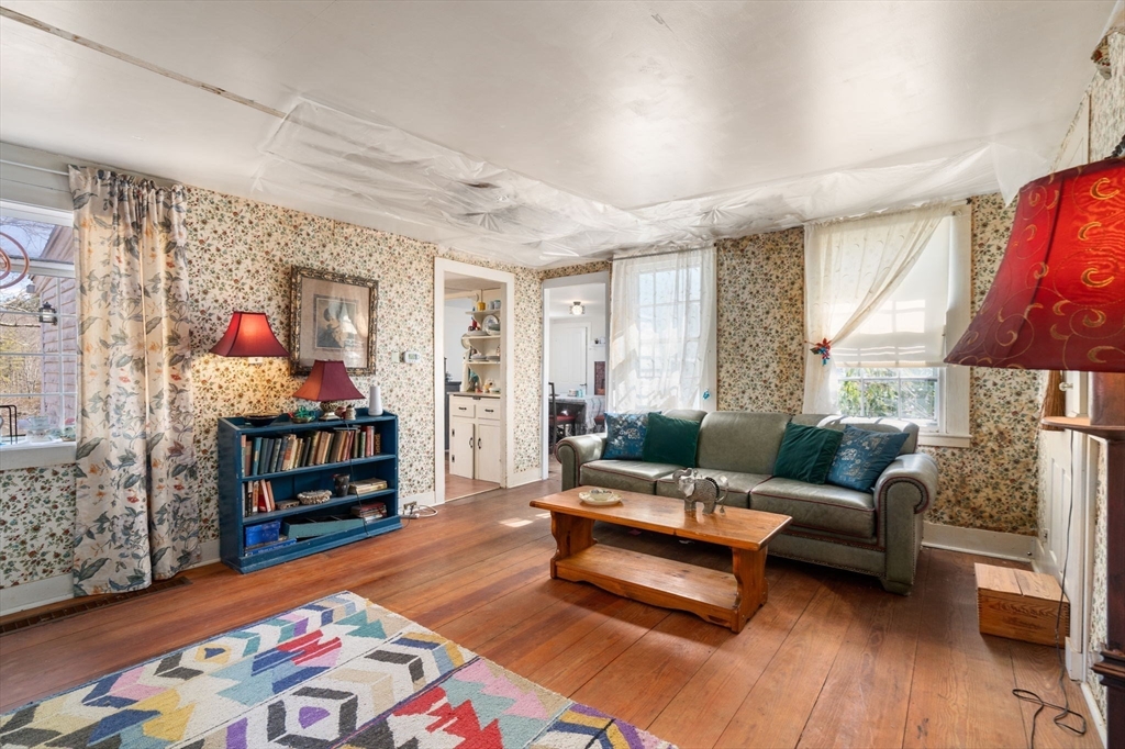 17 North Main Street Upton, MA 01568 - Photo 6 of 16