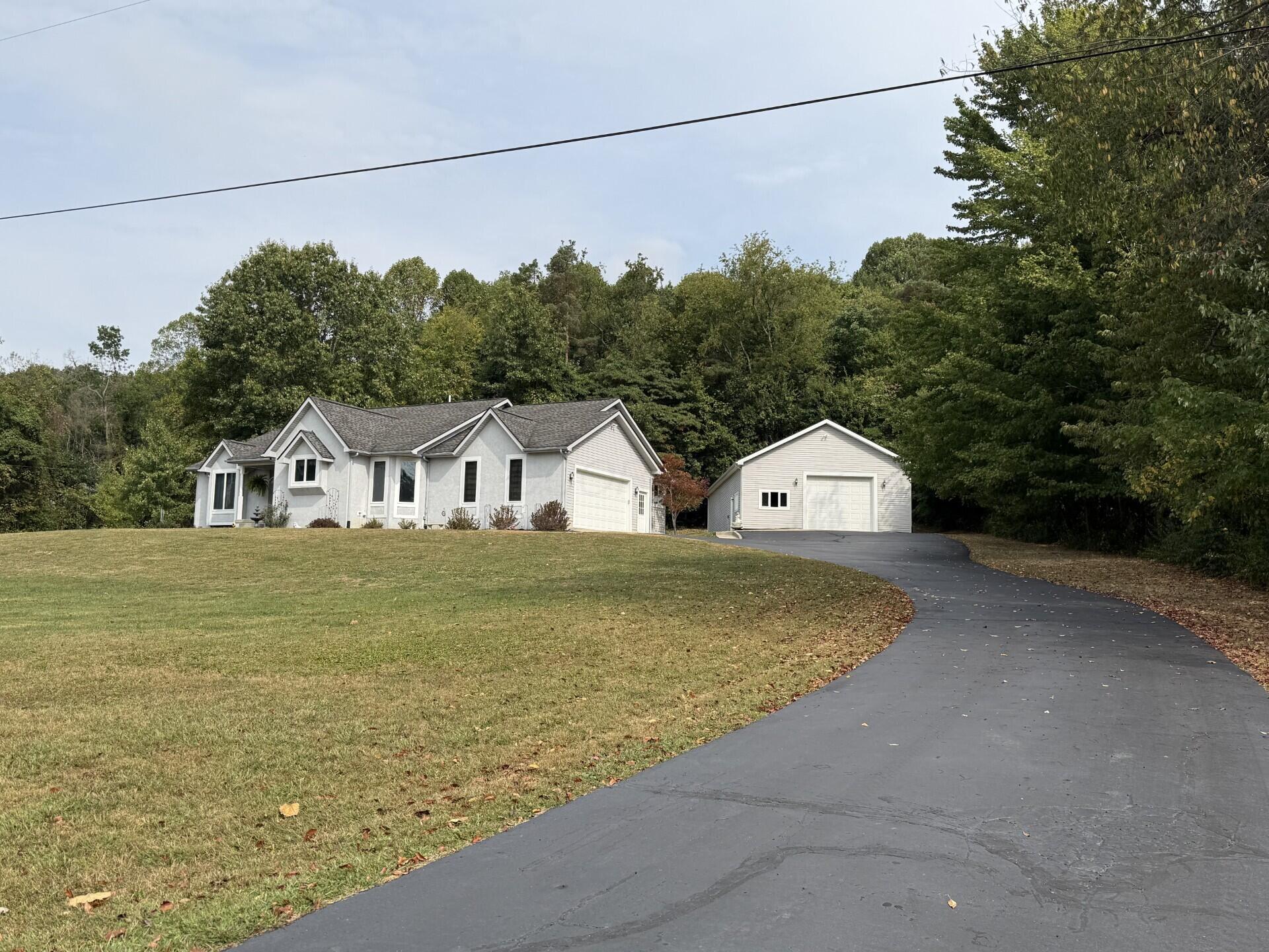 4760 Hopewell Church Road Southwest Lancaster, OH 43130 - Photo 34 of 39 Blacktop driveway