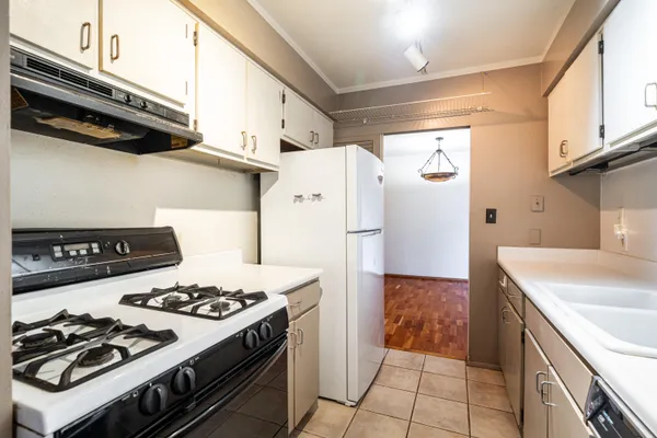 $220,000 | 5190 Woodbridge Lane South, Greenfield, WI 53221