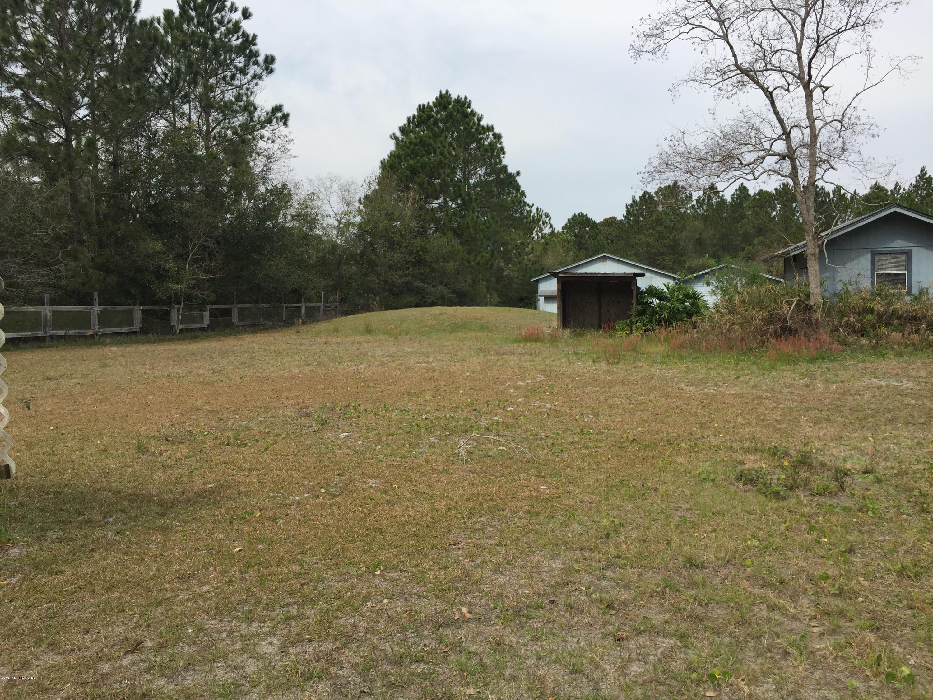 10400 Sawpit Road Jacksonville, FL 32226 - Photo 18 of 30 a backyard of a house with lots of green space