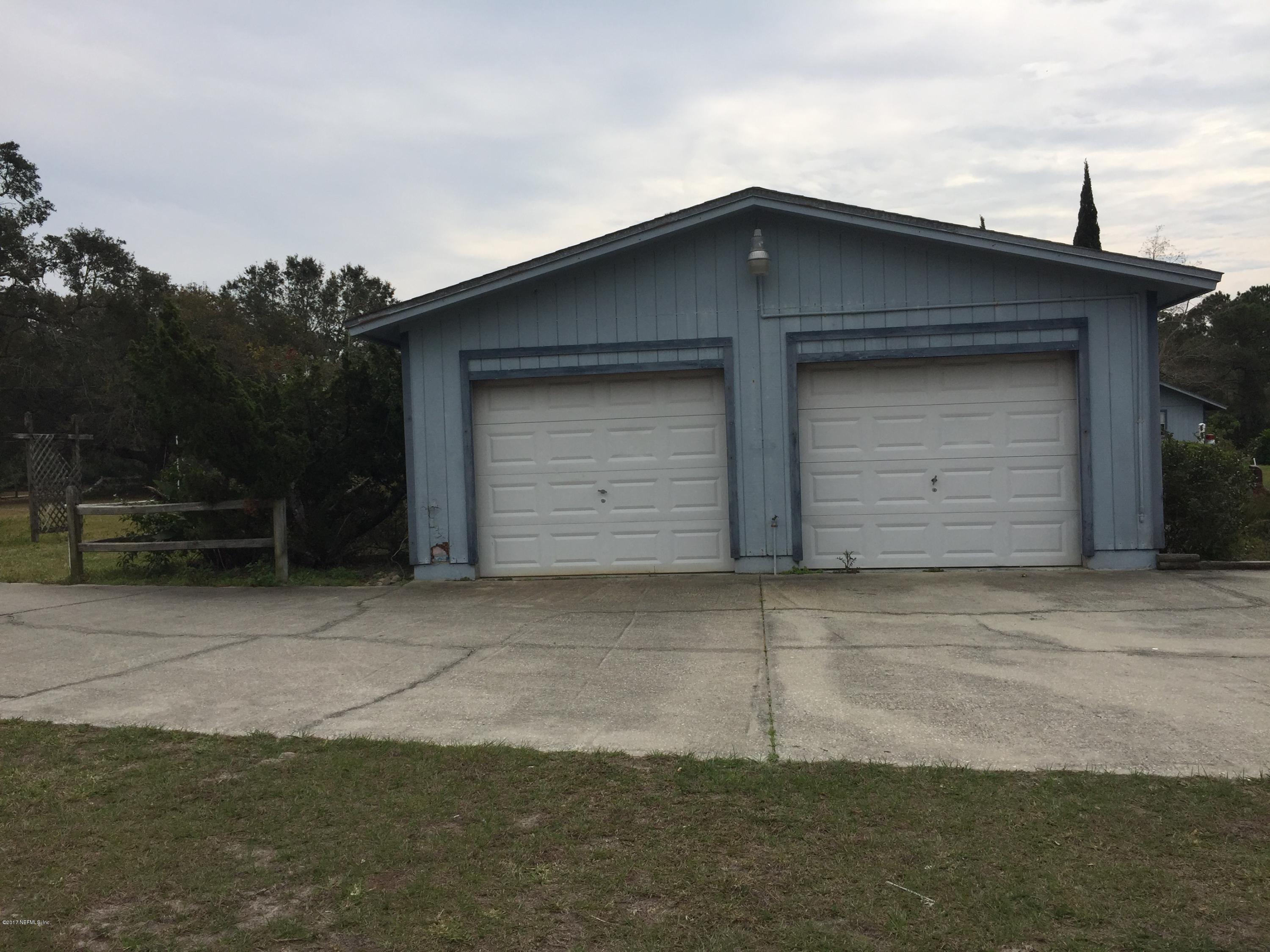 10400 Sawpit Road Jacksonville, FL 32226 - Photo 2 of 30 a front view of a house with a garage