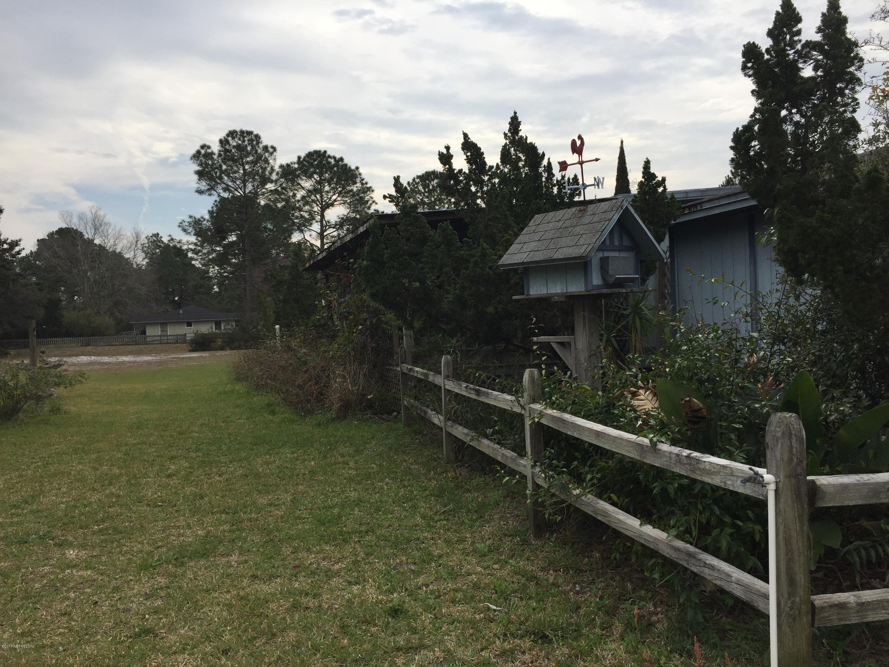 10400 Sawpit Road Jacksonville, FL 32226 - Photo 24 of 30 a view of a yard with wooden fence