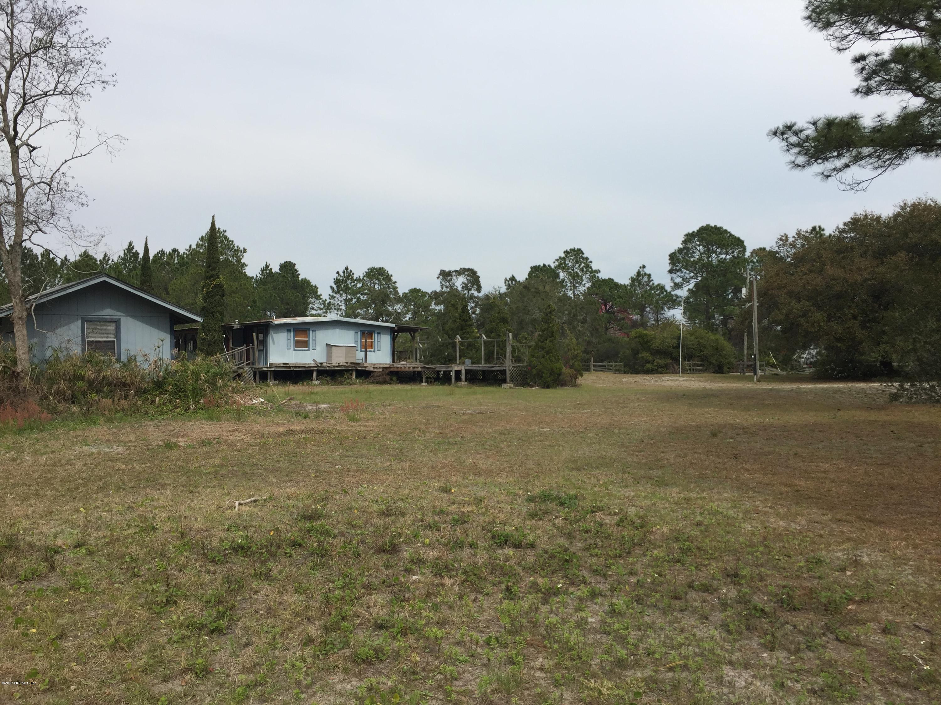 10400 Sawpit Road Jacksonville, FL 32226 - Photo 26 of 30 a view of a big yard with wooden fence
