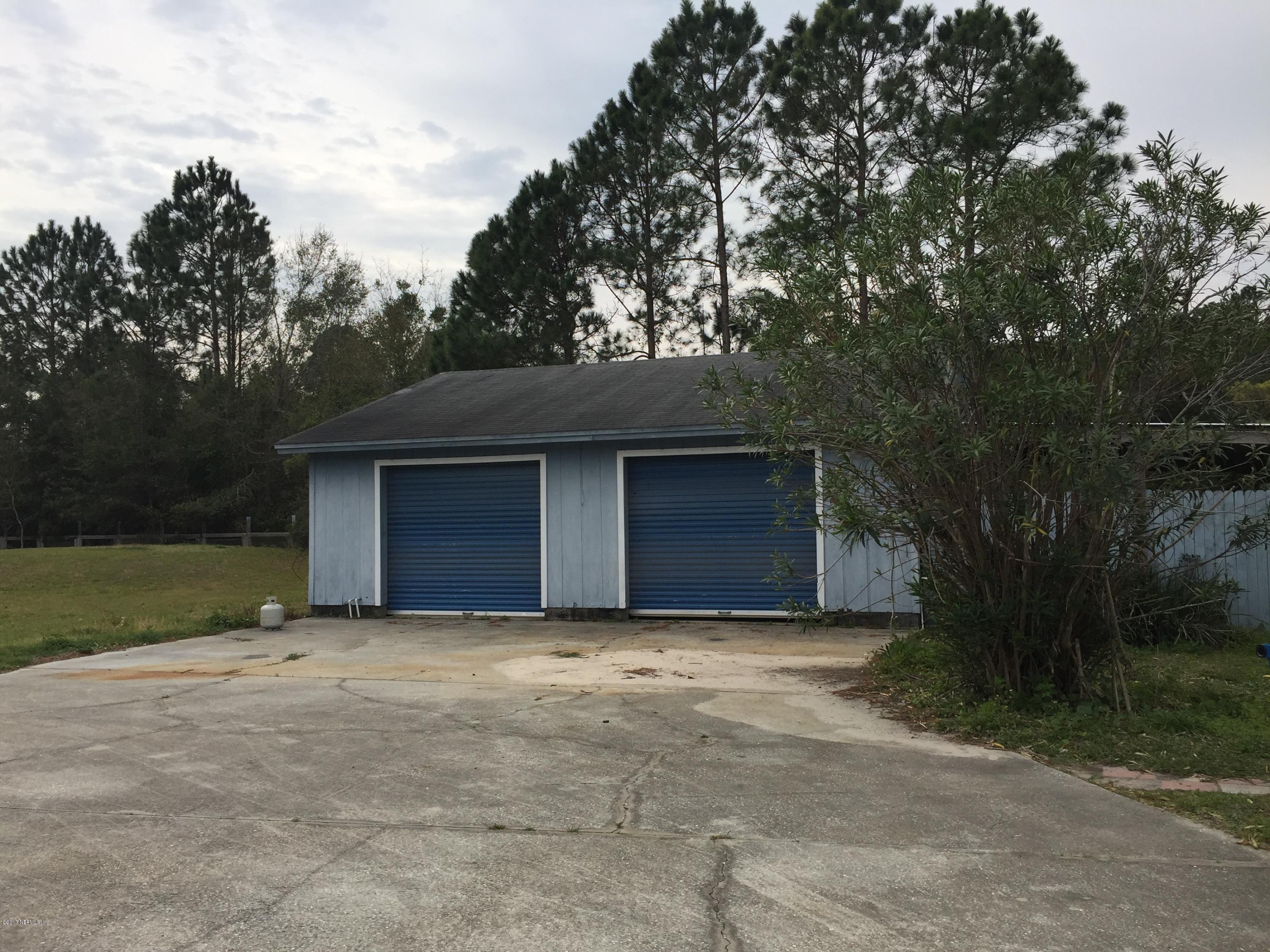 10400 Sawpit Road Jacksonville, FL 32226 - Photo 4 of 30 a front view of a house with a yard