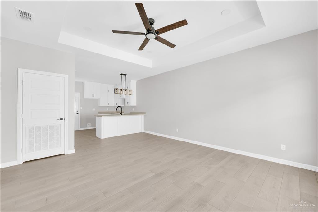 913 West 13th Street, Unit 2 San Juan, TX 78589 - Photo 2 of 14 a view of a livingroom with a ceiling fan & kitchen view