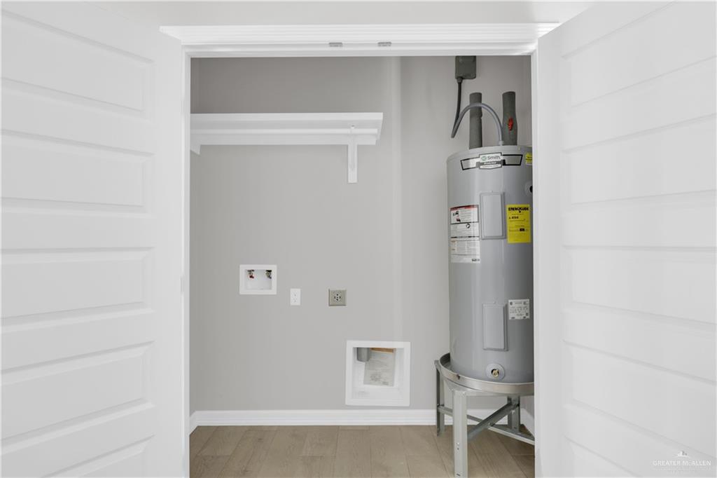 913 West 13th Street, Unit 2 San Juan, TX 78589 - Photo 7 of 14 a view of bathroom