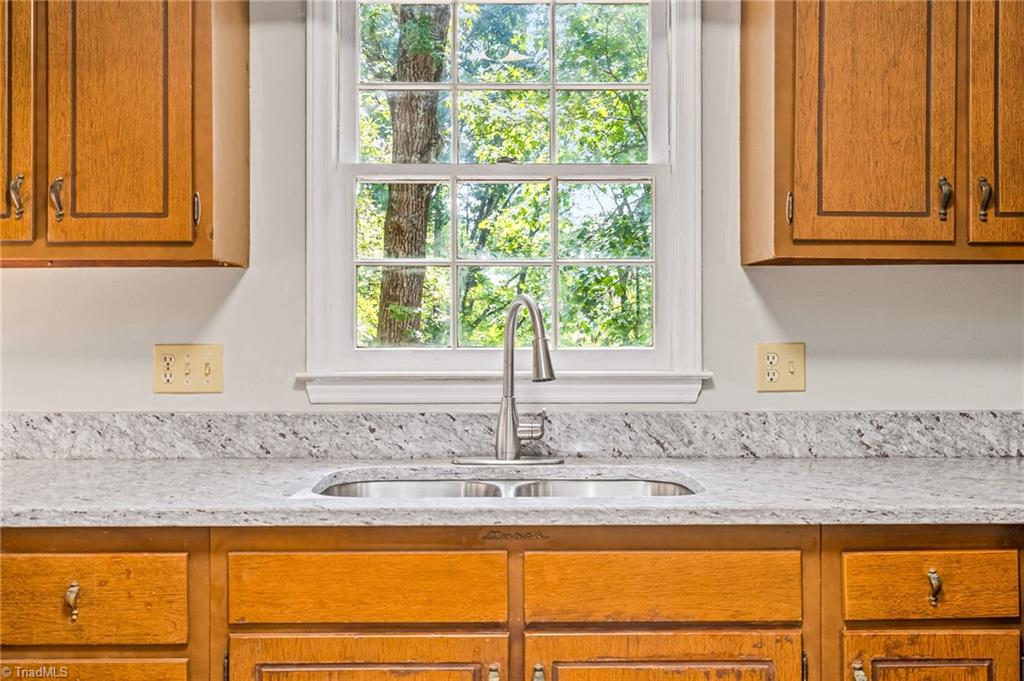 1706 Scarborough Road High Point, NC 27265 - Photo 16 of 46 Gallery Image 16
